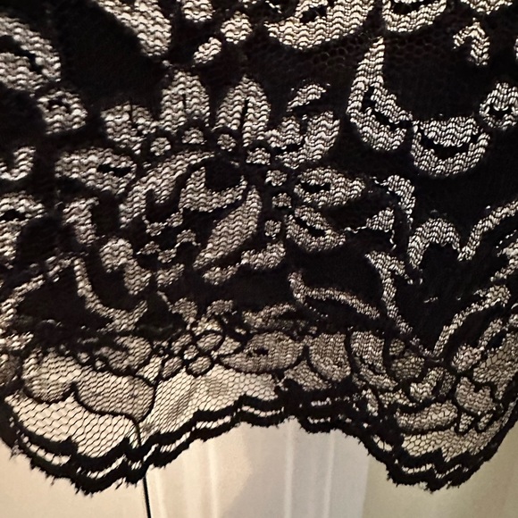 Elegant Black and White Lace Top - Picture 10 of 12
